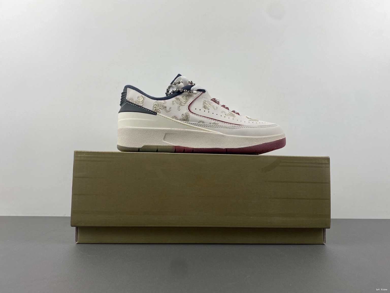 the Dragon Year Retro Men's - Low FJ3468-100 2 Jordan of 0512
